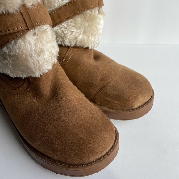 GUESS Winter Boots Size 8 - Picture 2 of 4